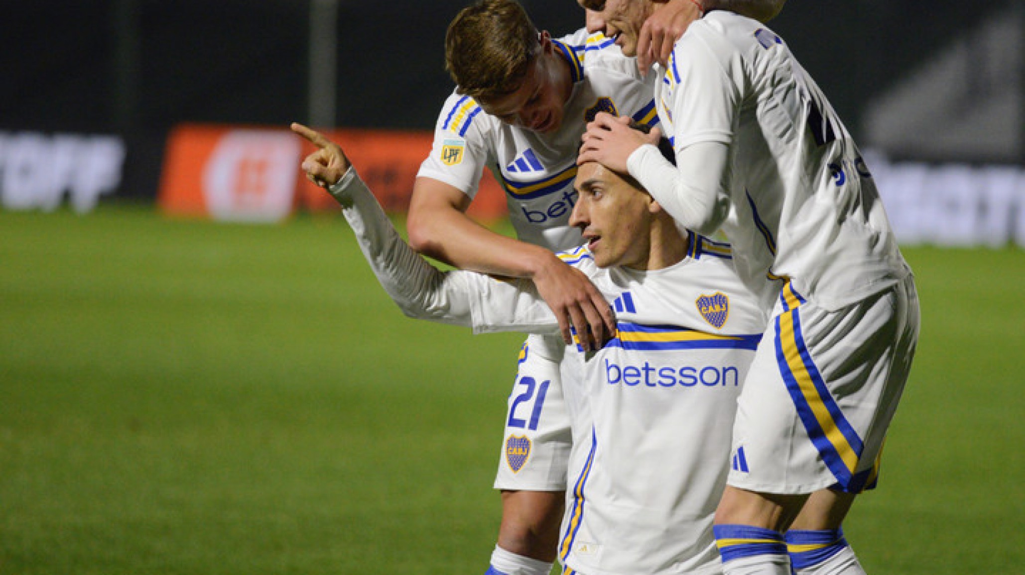 Boca se impuso 2-0 a Sarmiento y avanza en la tabla anual de la Liga Profesional