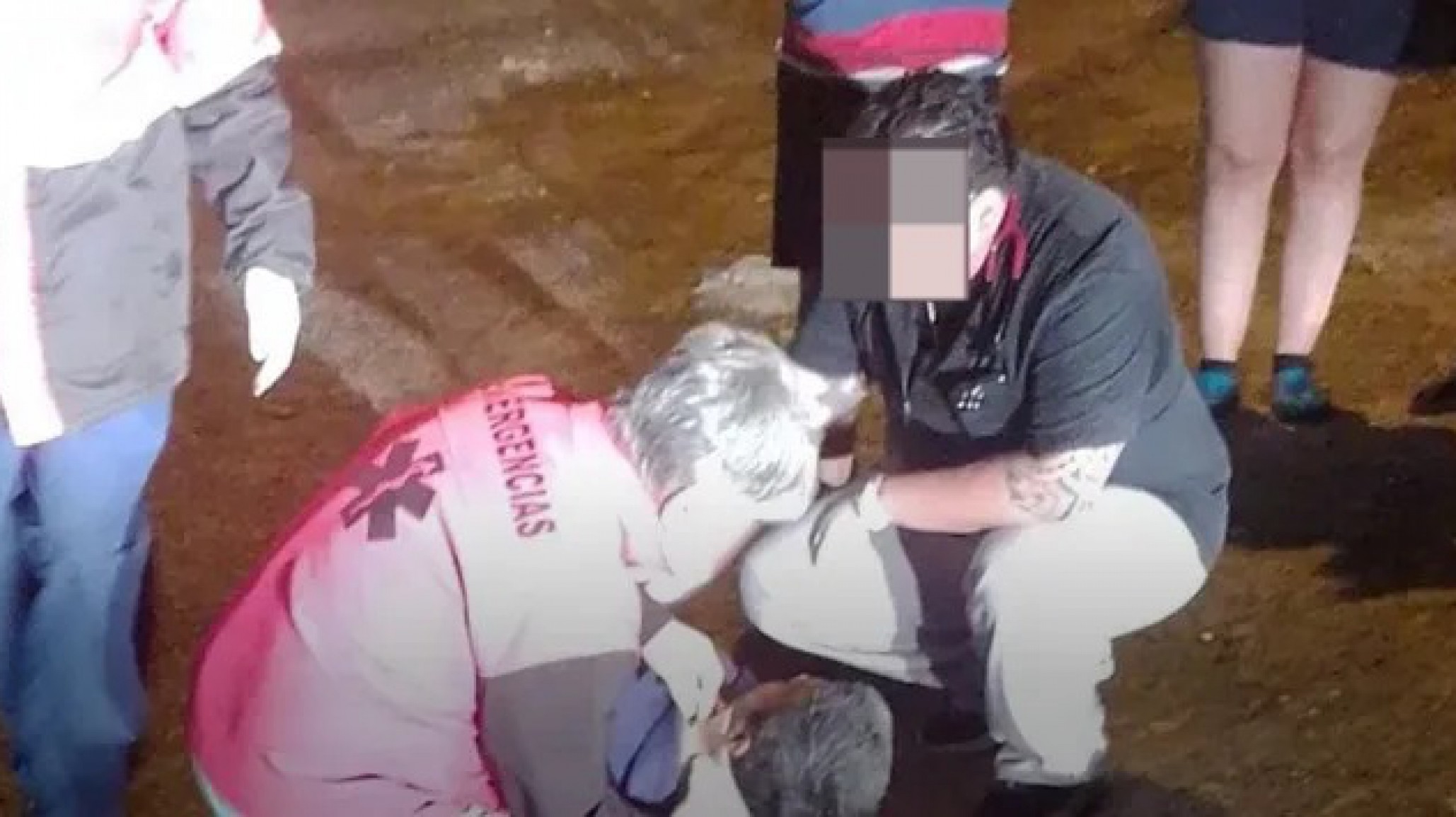 Un hombre borracho saltó de una ventana para buscar una llave: fue trasladado al hospital