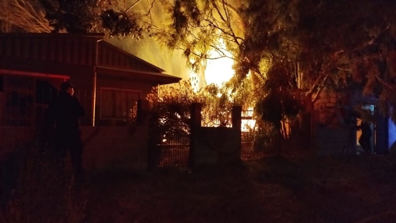 La policía realizaba un patrullaje y descubrió un incendio