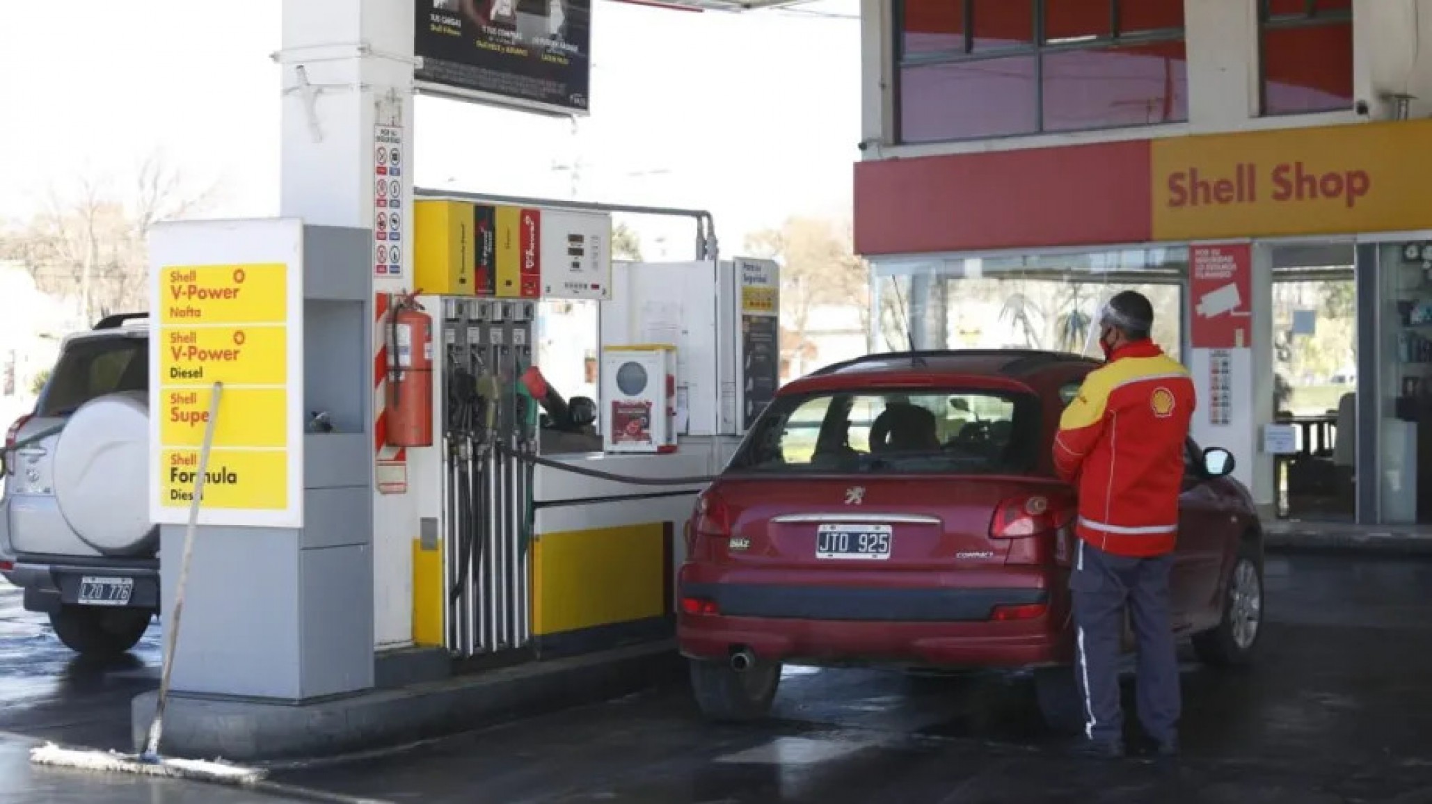 Neuquén: apuñalaron a un playero en una estación de servicio para robarle $20.000