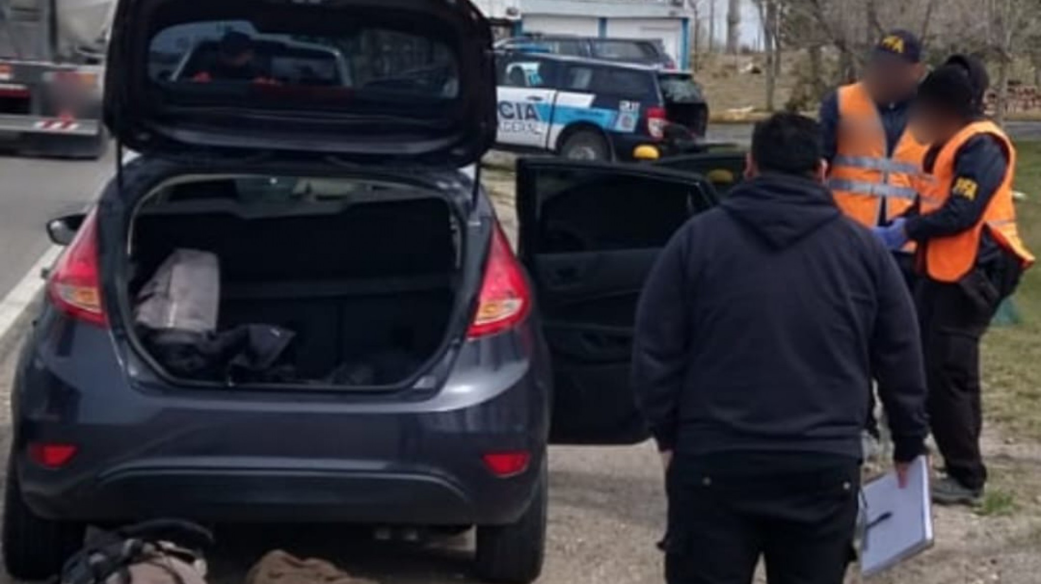 Dos detenidos por tráfico de marihuana durante control vehicular en la Ruta 22