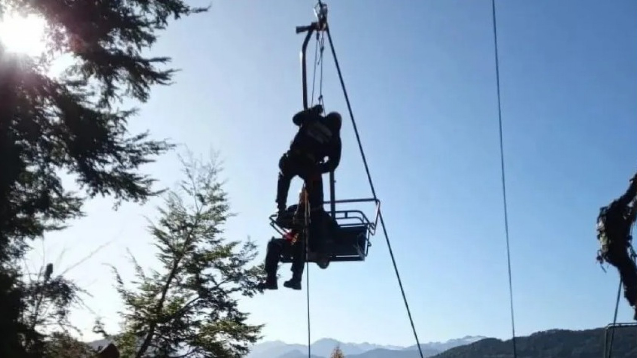 Murió un turista español mientras descendía de la aerosilla en el Cerro Campanario