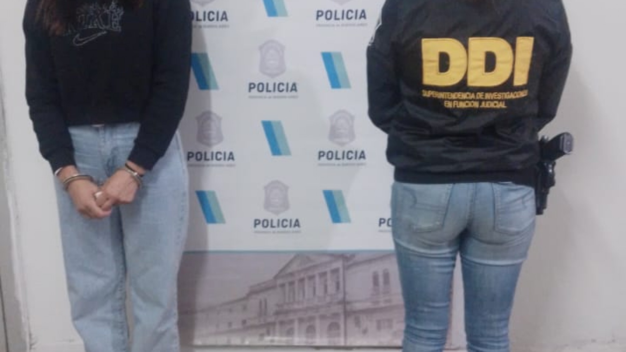Detuvieron a una de las acusadas de haber atacado junto a su pareja a una mujer que tomaba mate en un club de golf