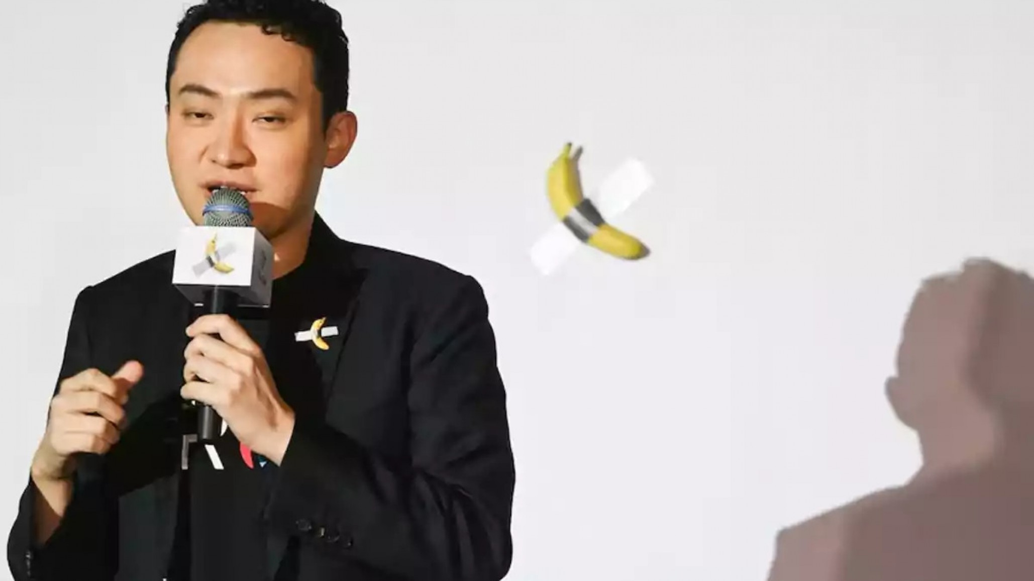 Un empresario chino se comió una banana valorada en 6 millones de dólares