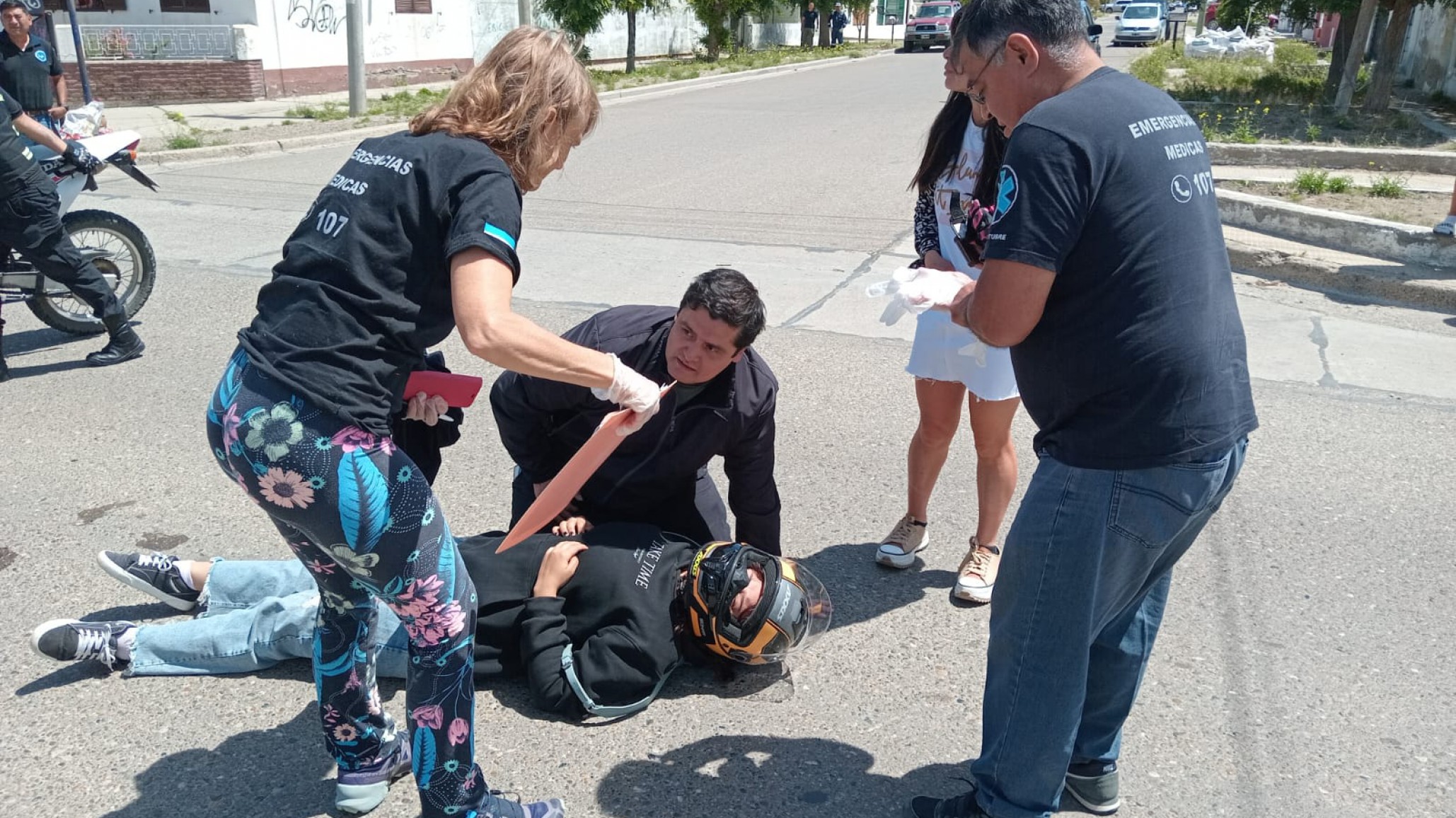 Accidente en Av. Canadá: Una motociclista sufrió un traumatismo cerebral