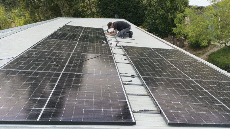 Calafate Rugby Club da un gran paso hacia la sustentabilidad con la puesta en marcha de sus paneles solares