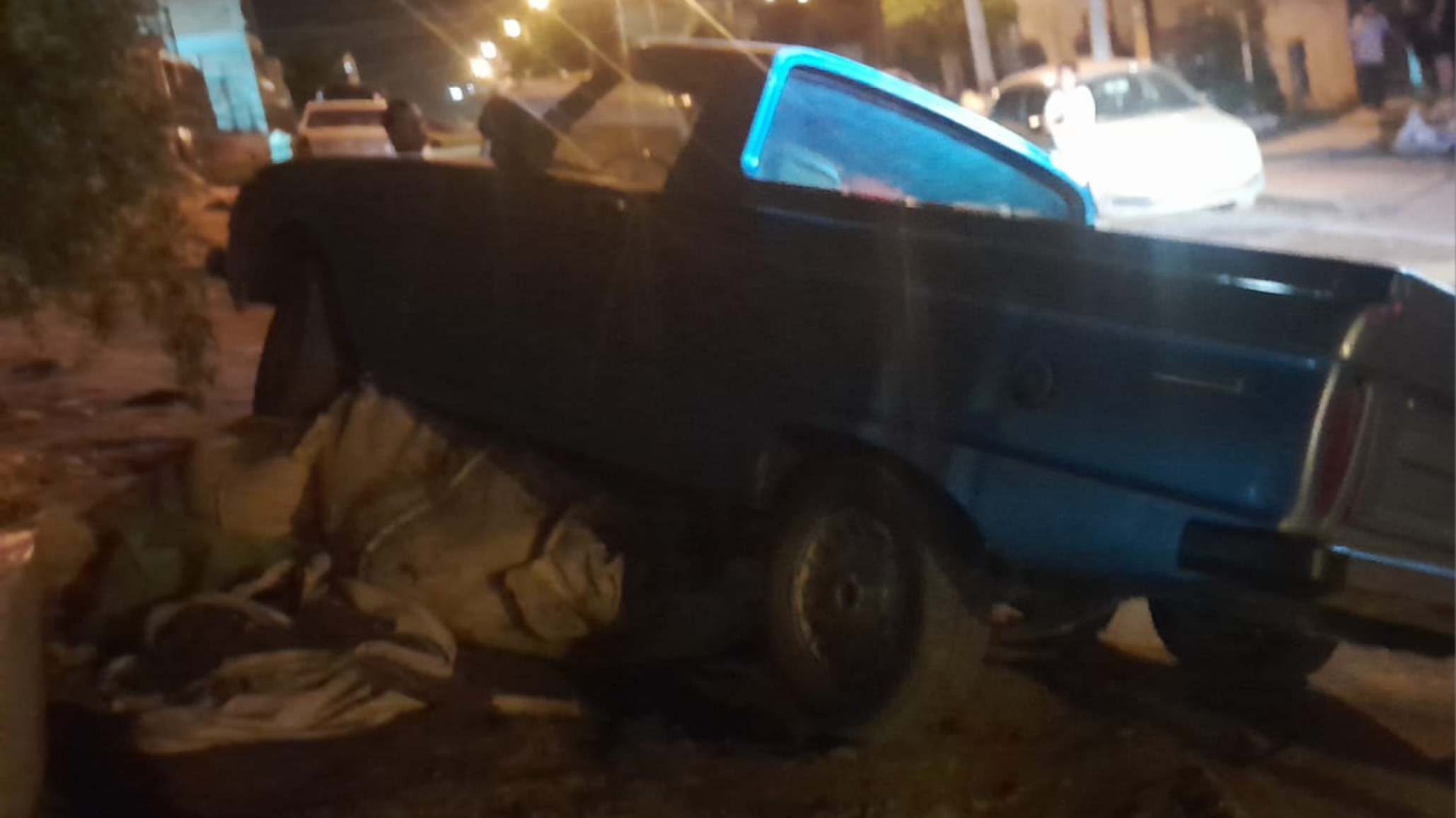 Tuvo un desperfecto mecánico y chocó contra un bolsón de arena