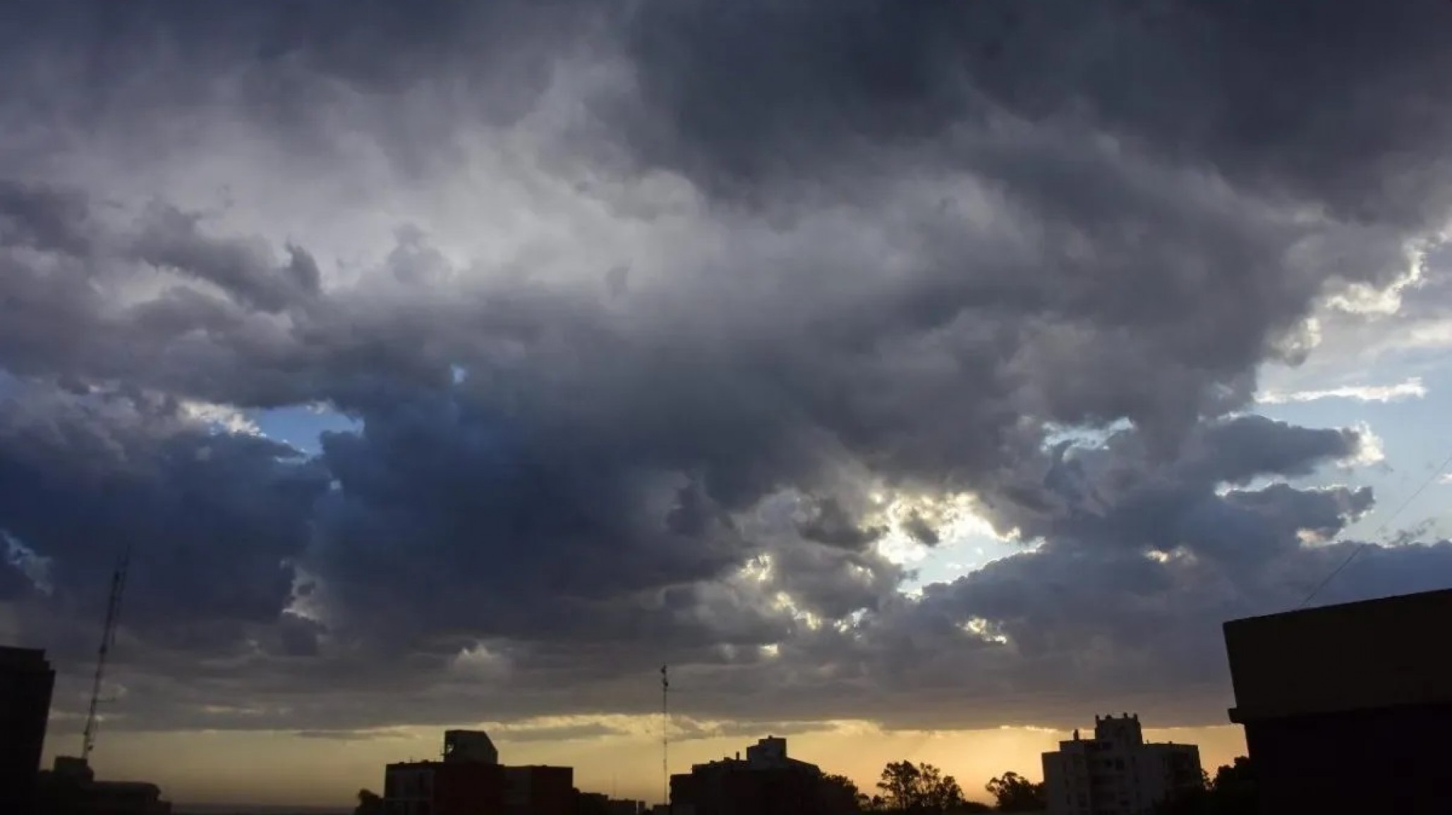 Varias provincias argentinas se encuentran bajo alerta amarilla y naranja por tormentas