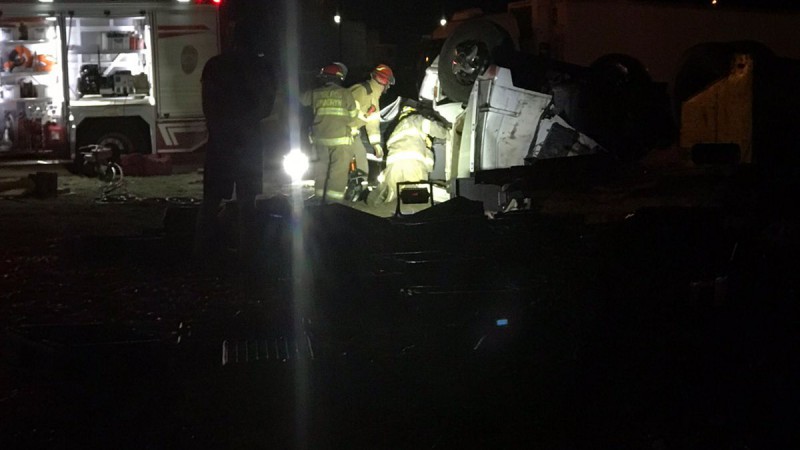Vuelco fatal: Murió el conductor de un camión