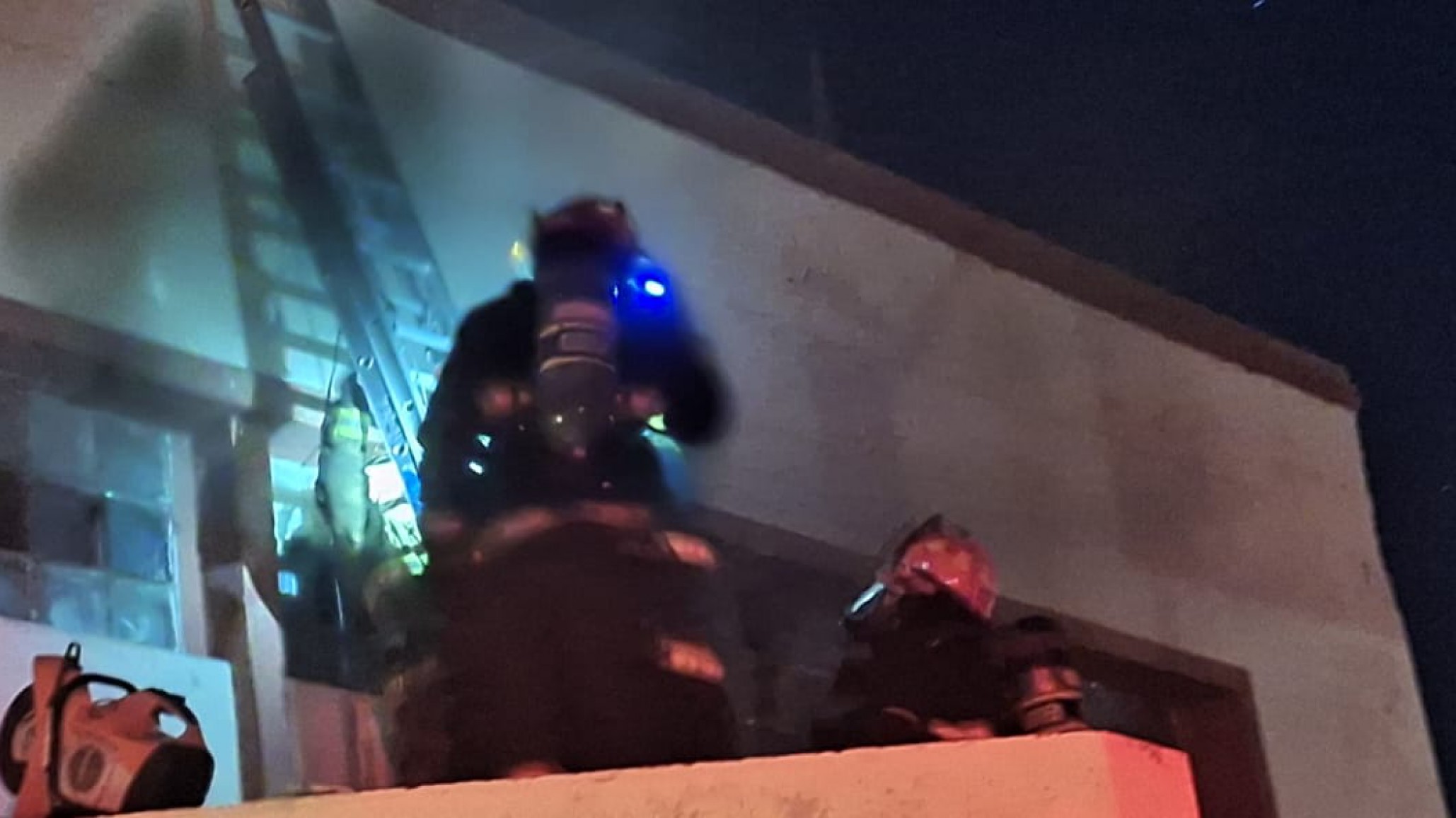 Incendio en depósito de Guilford: trabajaron 4 móviles y 20 bomberos