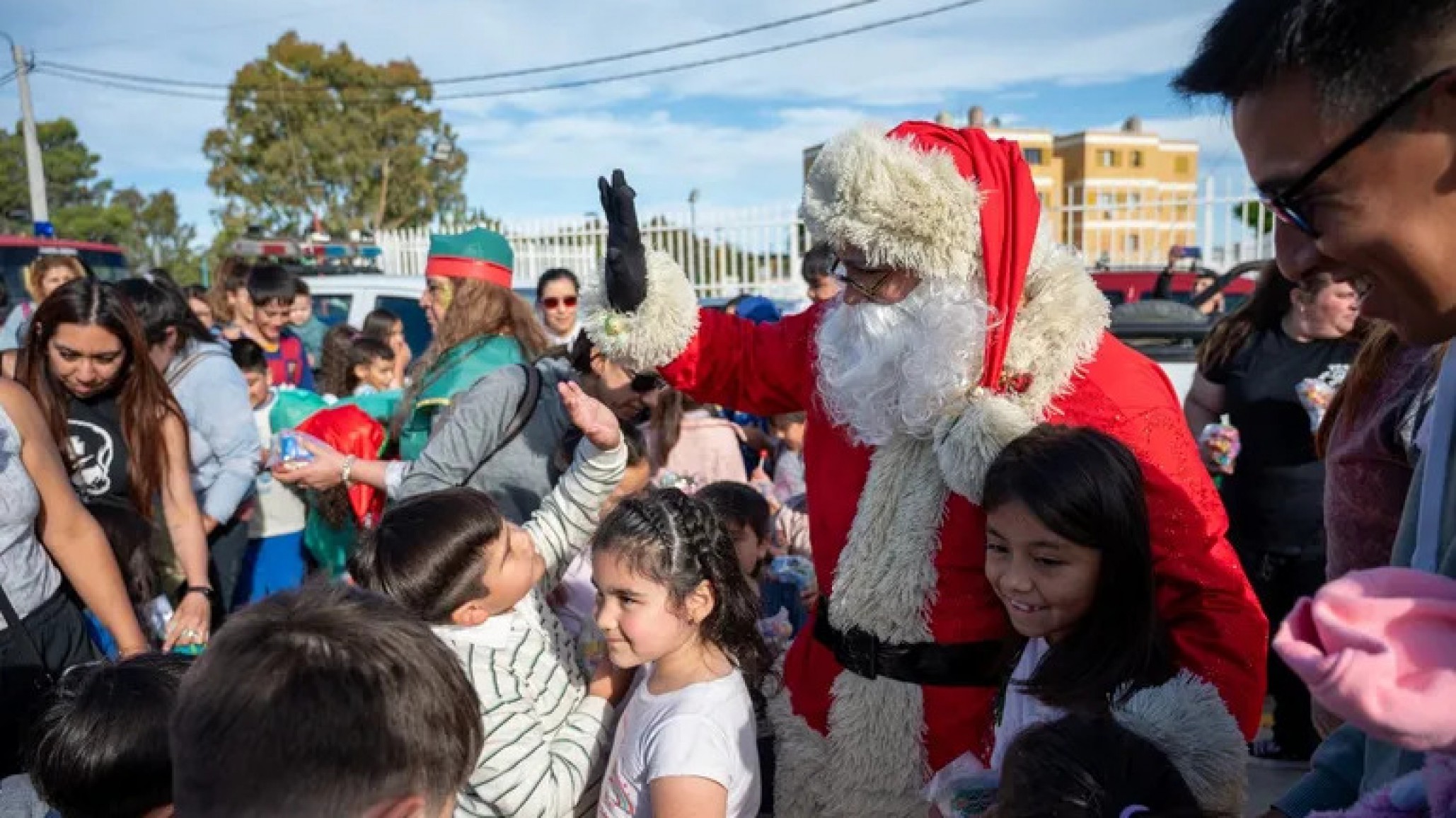 Papá Noel visitó barrios de Comodoro en vísperas navideñas