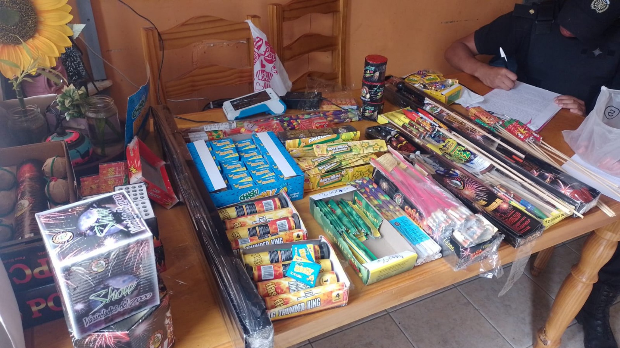 Secuestraron un arsenal de pirotecnia en un allanamiento en el barrio Stella Maris