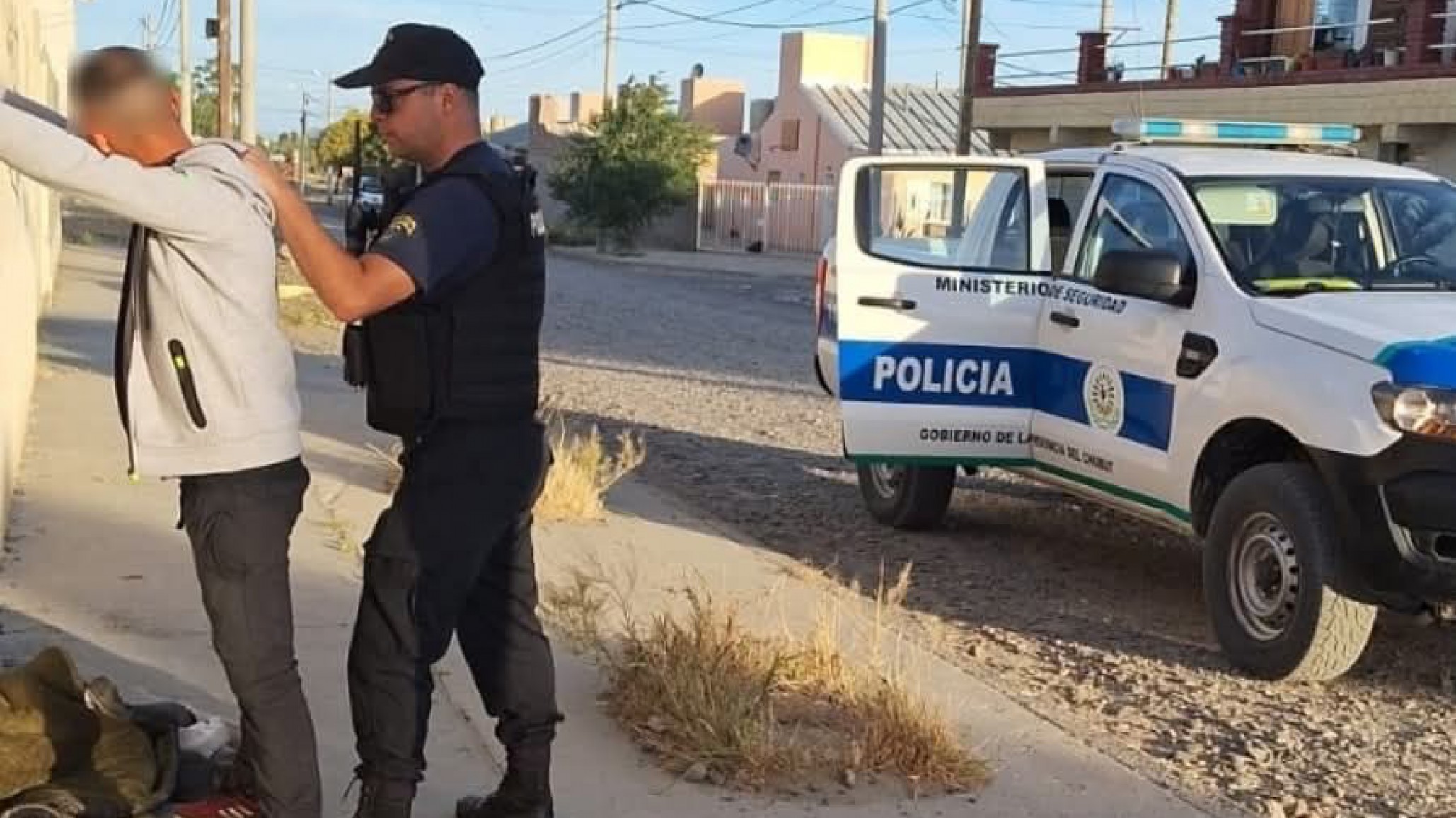 Detuvieron a un hombre por golpear a su pareja y detectaron que tenía pedido de captura