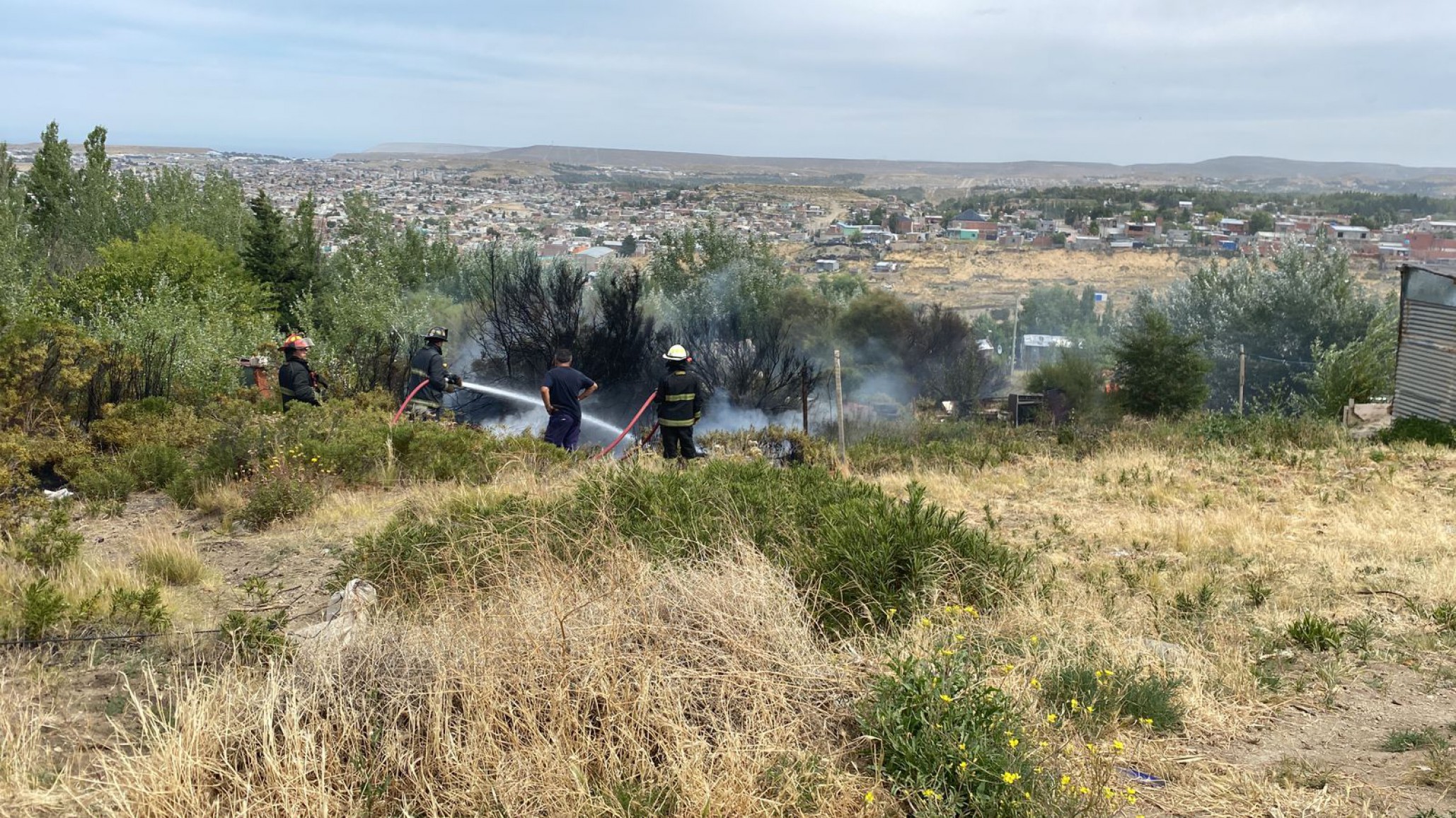 Comodoro: Vecinos quemaban basura y provocaron un incendio