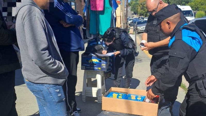 Detenido en la previa de Año Nuevo por vender pirotecnia en la vía pública