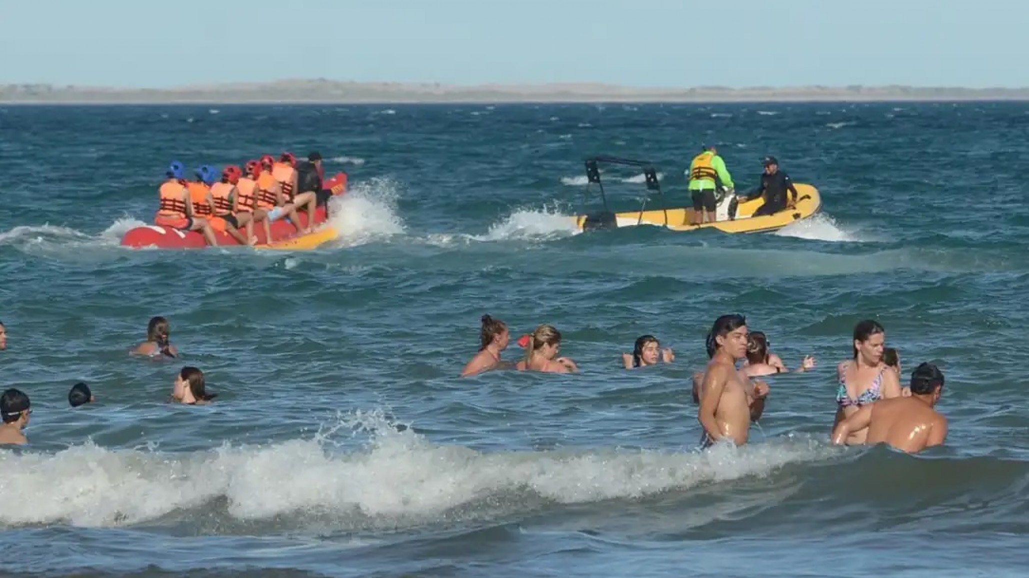 Las Grutas: un joven de 21 años sufrió un grave accidente tras quedar atrapado en la hélice de la "banana"