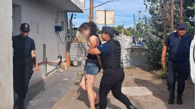En un control de tránsito descubrieron a una mujer con orden de captura