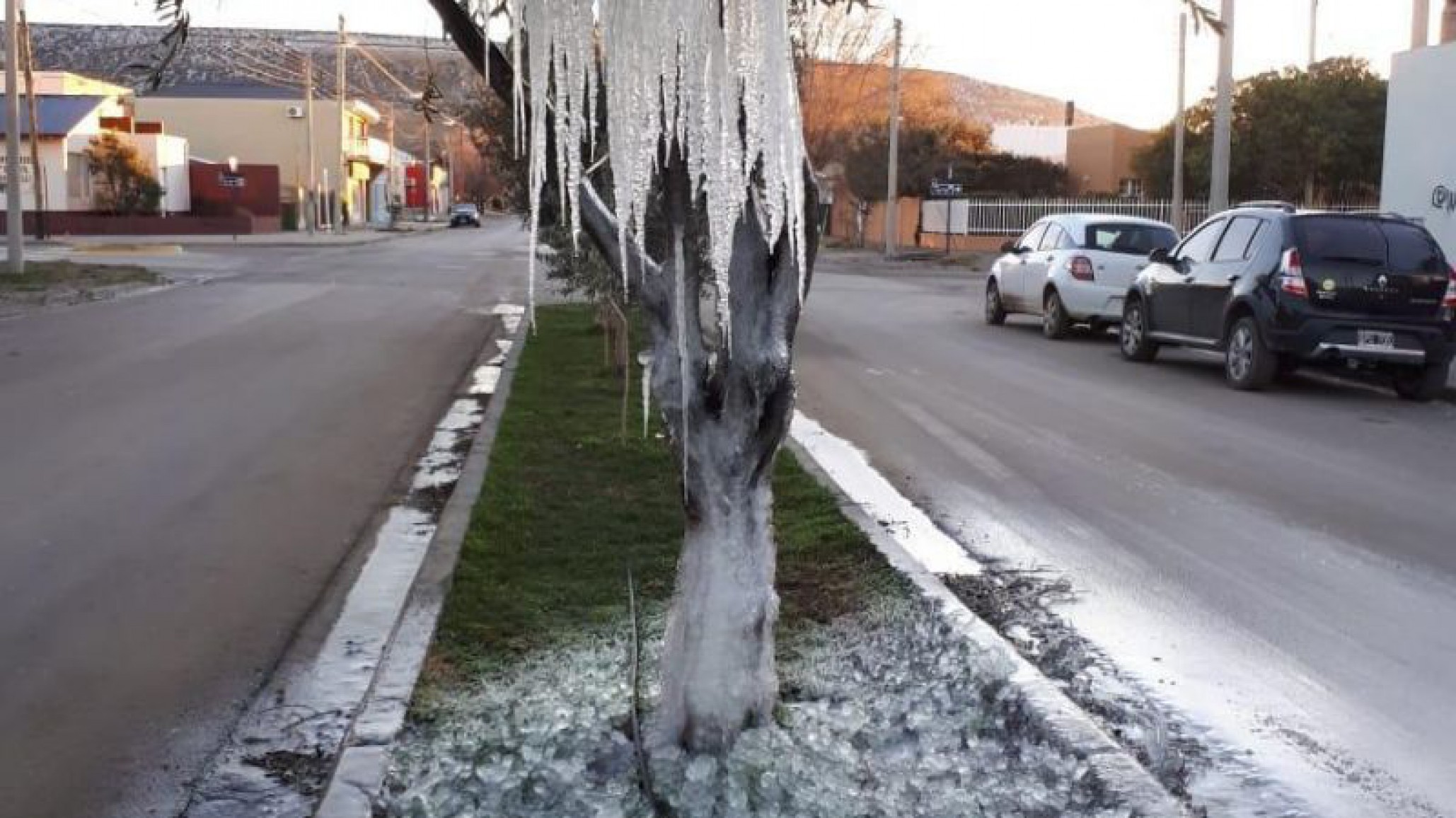 Ciudades congeladas: piden transitar con extrema precaución