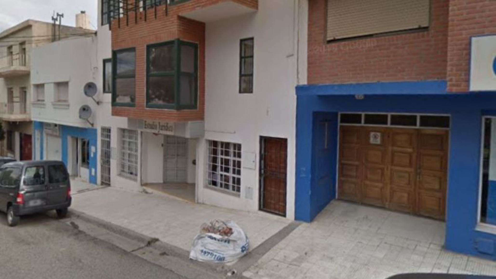 Entraron a robar a un departamento y maniataron a un vecino