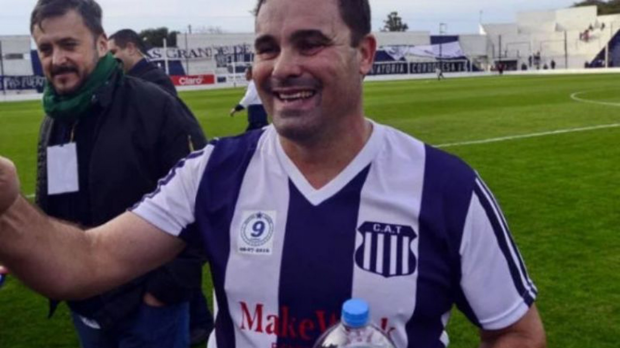 Un ex-futbolista tiene pedido de captura internacional por robo de camionetas