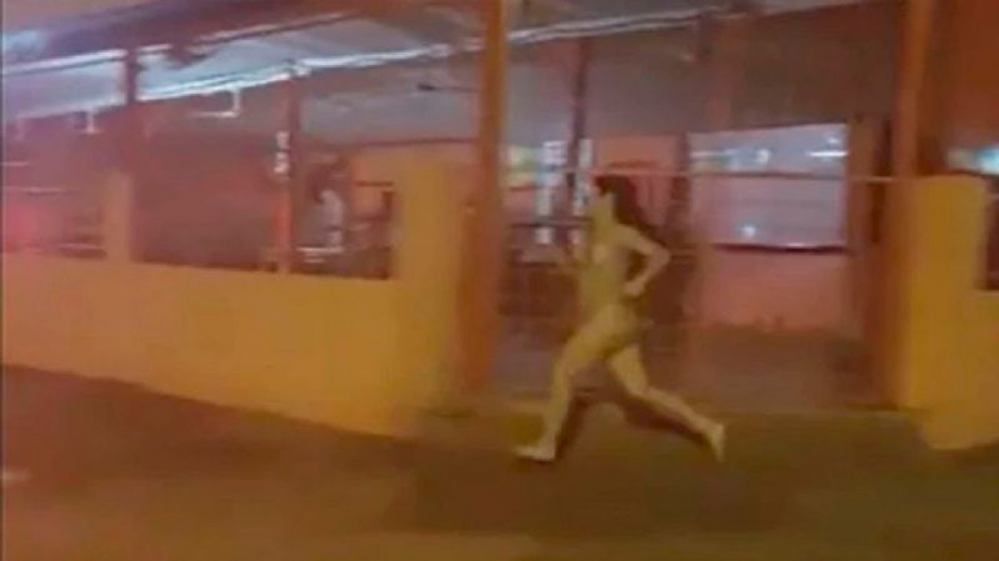 El marido la pescó con su amante, ella salió corriendo hacia el campo, montaron un operativo para hallarla