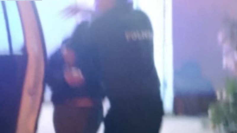 ¡Sinvergüenza! Le pidió el celular al sereno de la vecinal para hacer una llamada y salió corriendo