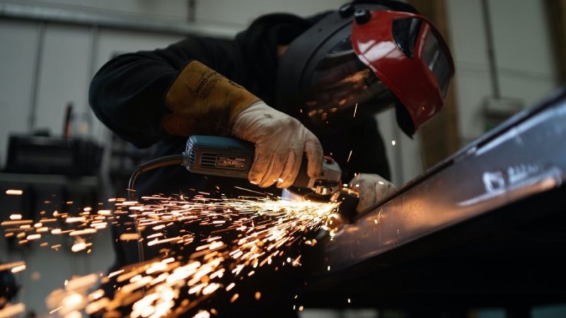 Tragedia en Laguna Larga: se le soltó la herramienta de trabajo y le provocó una herida mortal