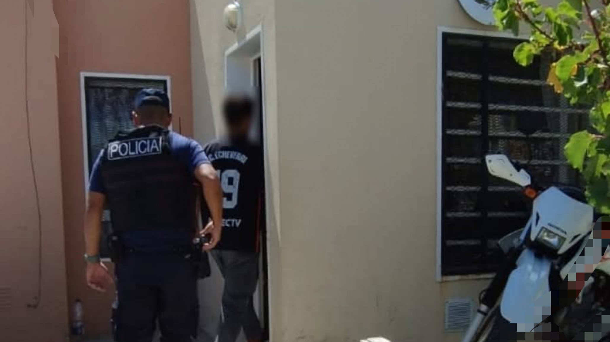 Detuvieron a un hombre por violencia de género: la víctima tiene lesiones en rostro, brazo y piernas