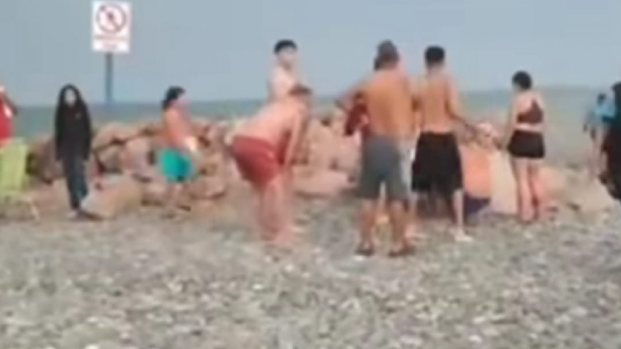 Rescate heroico: madre y tía salvaron a dos niñas atrapadas en el mar