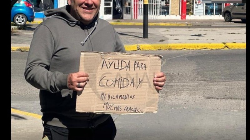 Fue de Comodoro a Caleta a buscar trabajo, lo atropellaron y pide ayuda para medicamentos