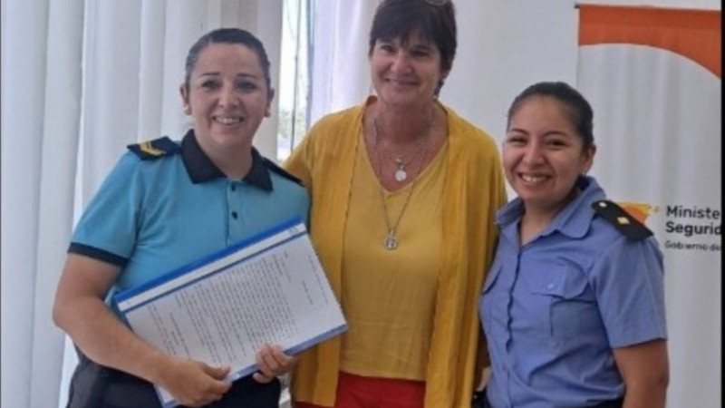 Policías salvaron a un bebé de 2 meses: no podía respirar tras tomar un medicamento