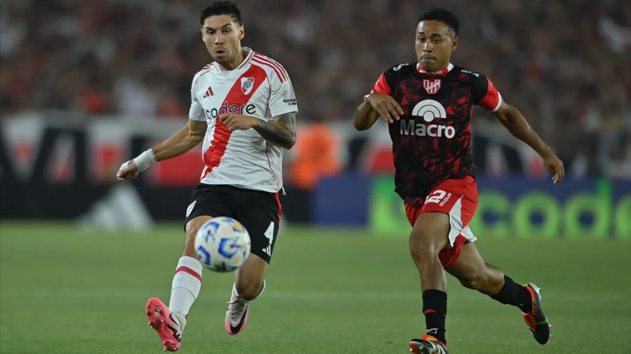 River ganó sobre la hora ante Instituto con un gol de Montiel y sumó su primer triunfo en el Apertura 2025