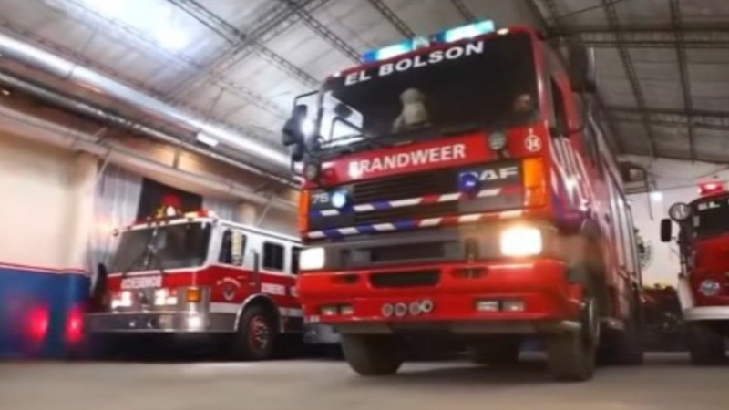 Indignación en El Bolsón: robaron una motobomba en plena lucha contra el fuego