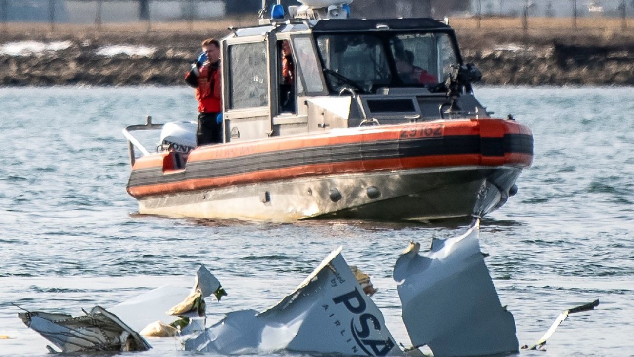 Impactante accidente aéreo en Washington: 14 desaparecidos, nuevo video y muchas incógnitas