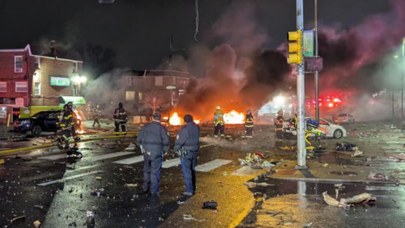 Tragedia en Filadelfia: una avioneta se estrelló en zona residencial y dejó al menos dos muertos