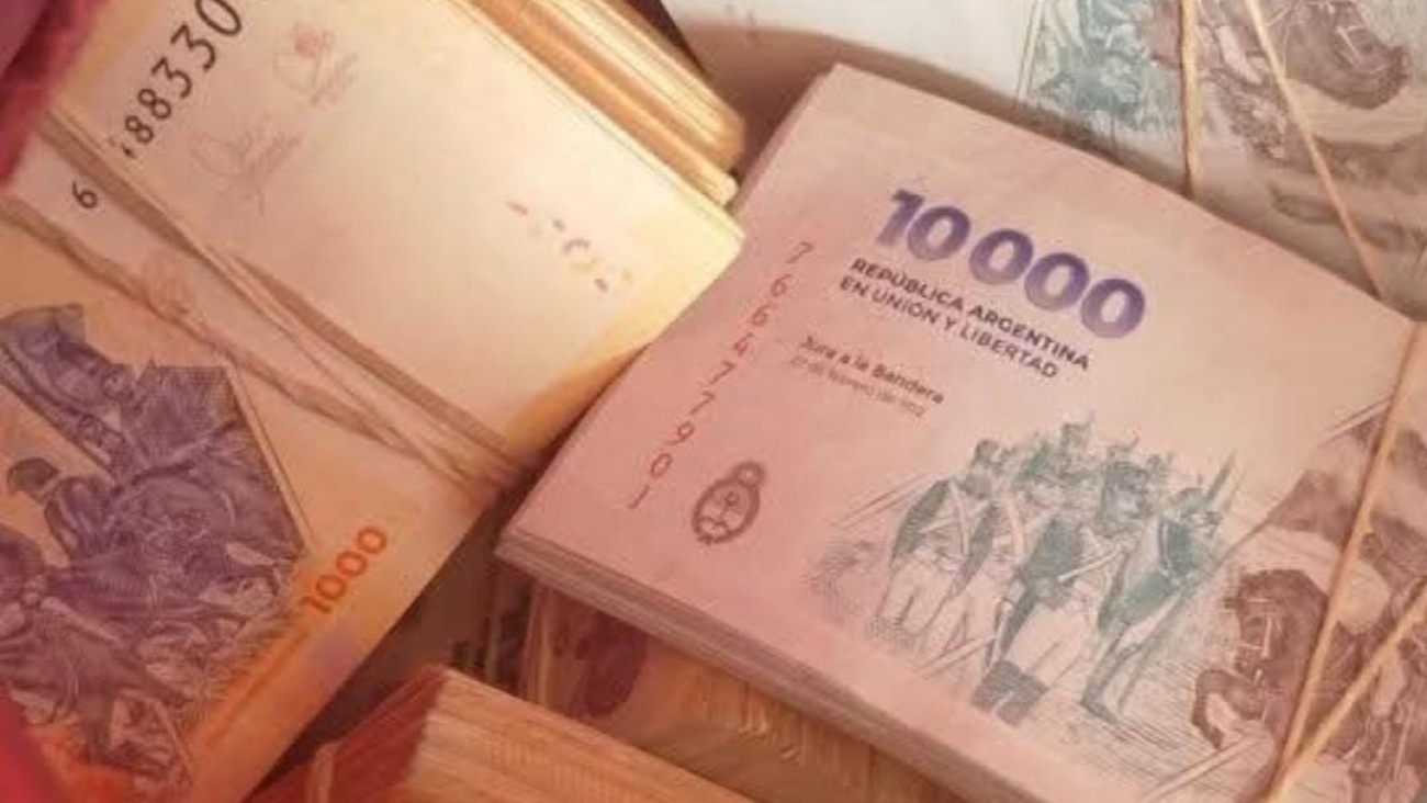 Halló una mochila en una plaza con $3.000.000, la devolvió y rechazó la recompensa