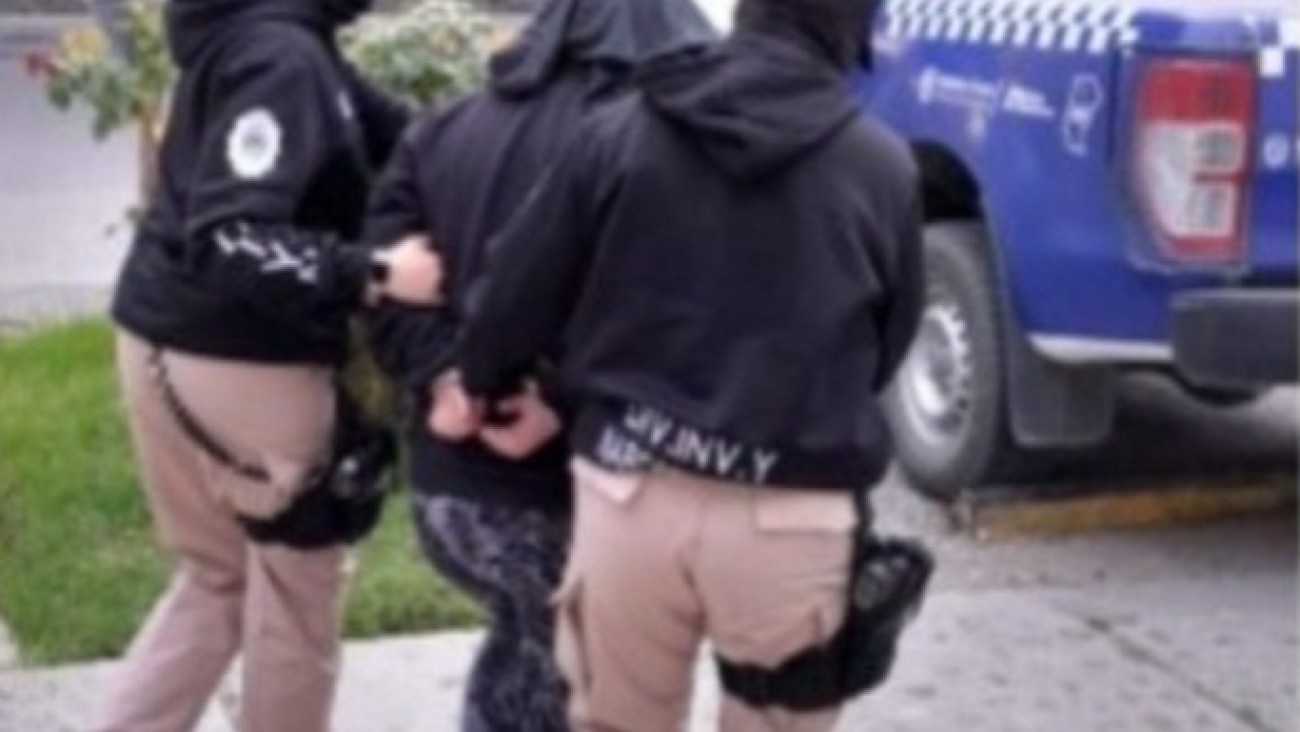 Indagan a la madre del bebé hallado muerto en un basural de Perito Moreno: ¿un abandono fatal?