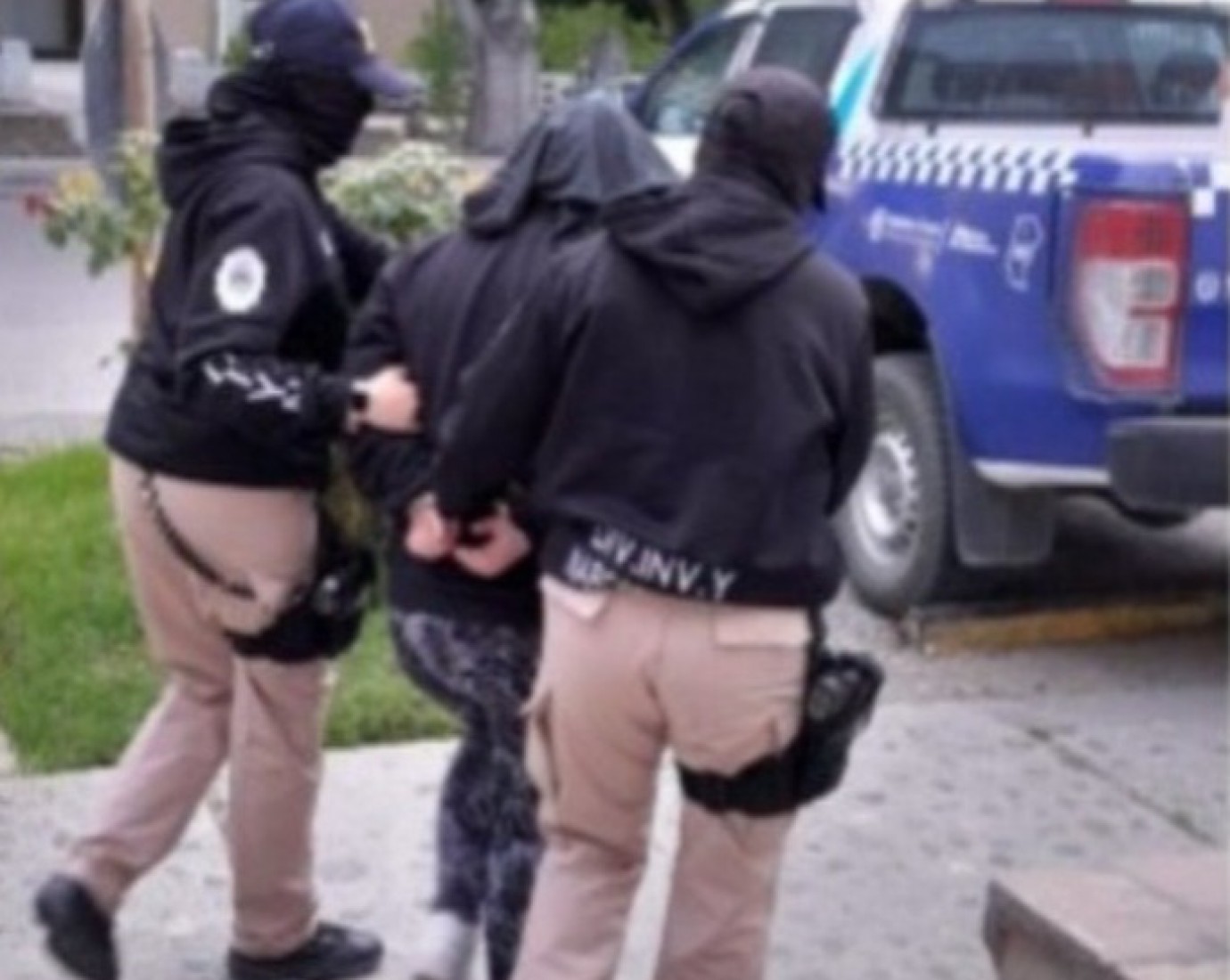 Indagan a la madre del bebé hallado muerto en un basural de Perito Moreno: ¿un abandono fatal?