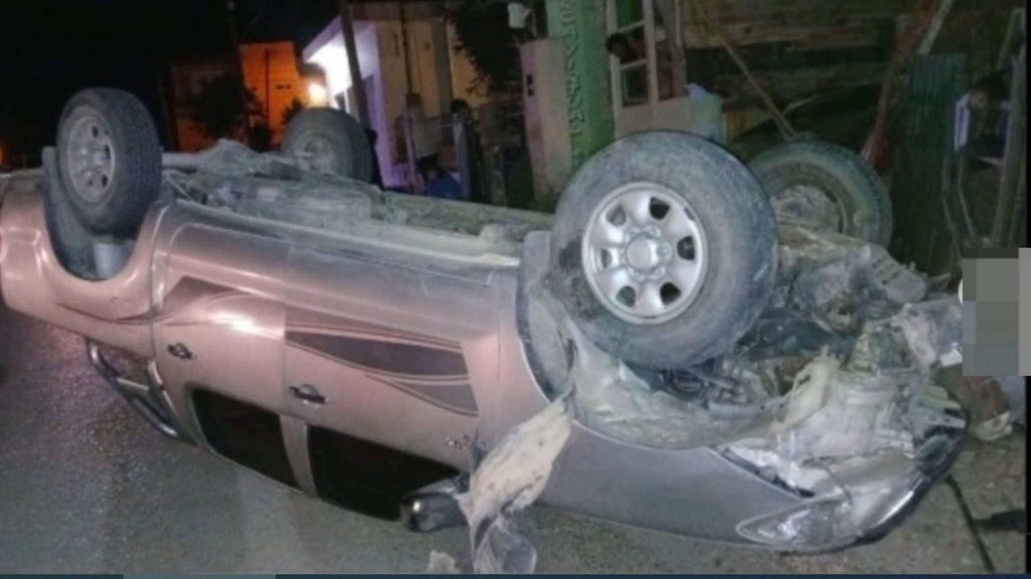 Casi una tragedia: conductor con 2.56 de alcohol volcó cerca de viviendas en Comodoro