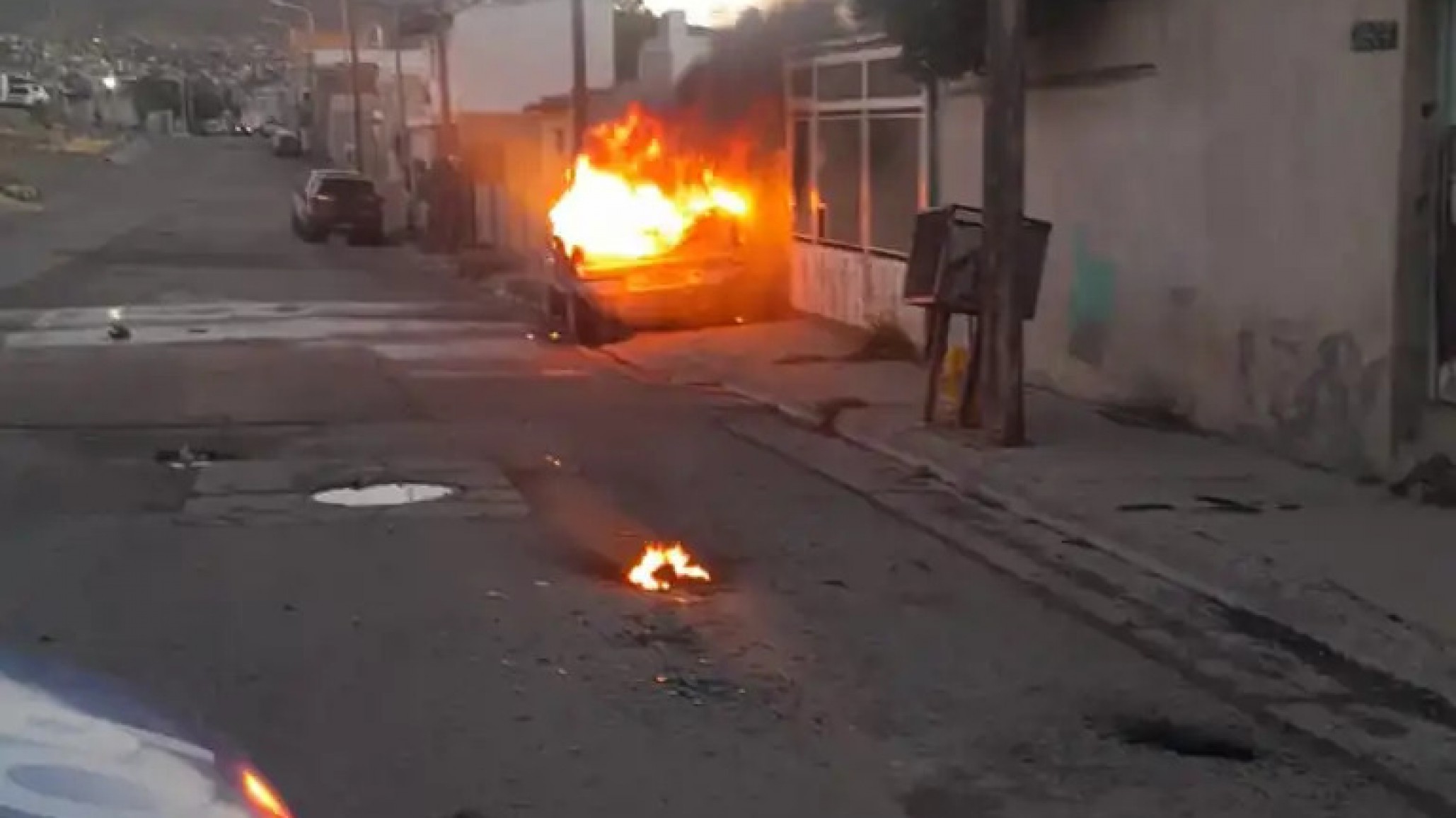 Le prendieron fuego el auto mientras dormía