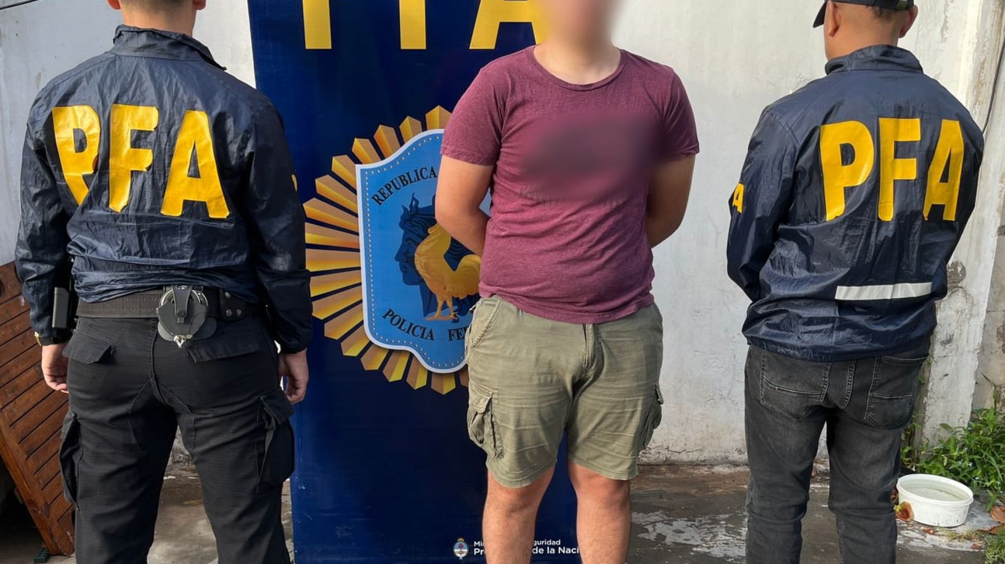 Detienen en Argentina a un joven que amenazó con inmolarse en la Embajada de EE.UU