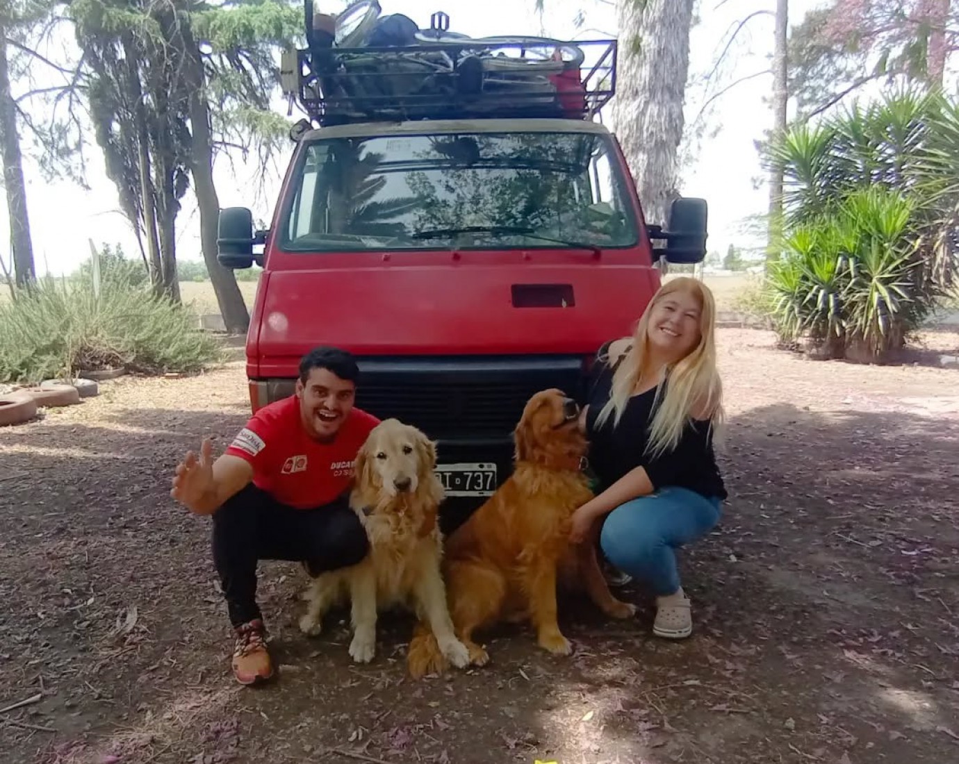 Los youtubers Maru y Sergio hacen una parada inesperada en Comodoro Rivadavia por un problema de salud