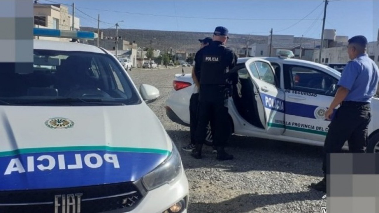 Destrozos y detención en Rada Tilly: un hombre rompió los vidrios de una vivienda