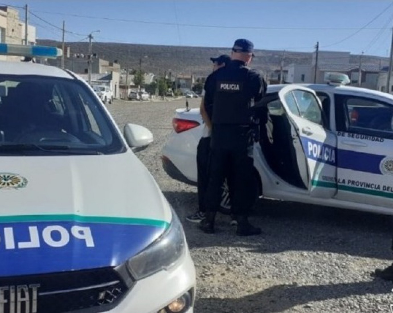 Destrozos y detención en Rada Tilly: un hombre rompió los vidrios de una vivienda