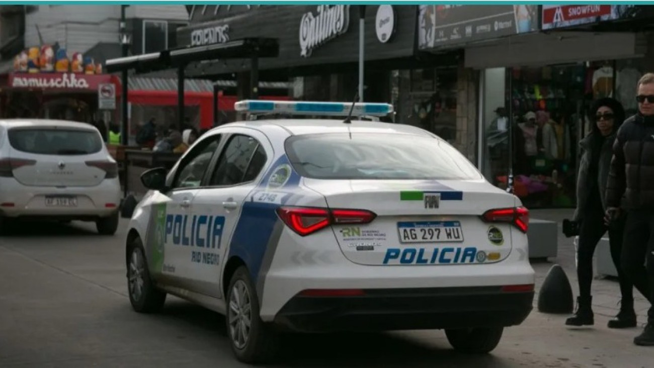 Una mujer fue detenida por darle una patada en la cabeza a un bebé de 5 meses en pleno centro