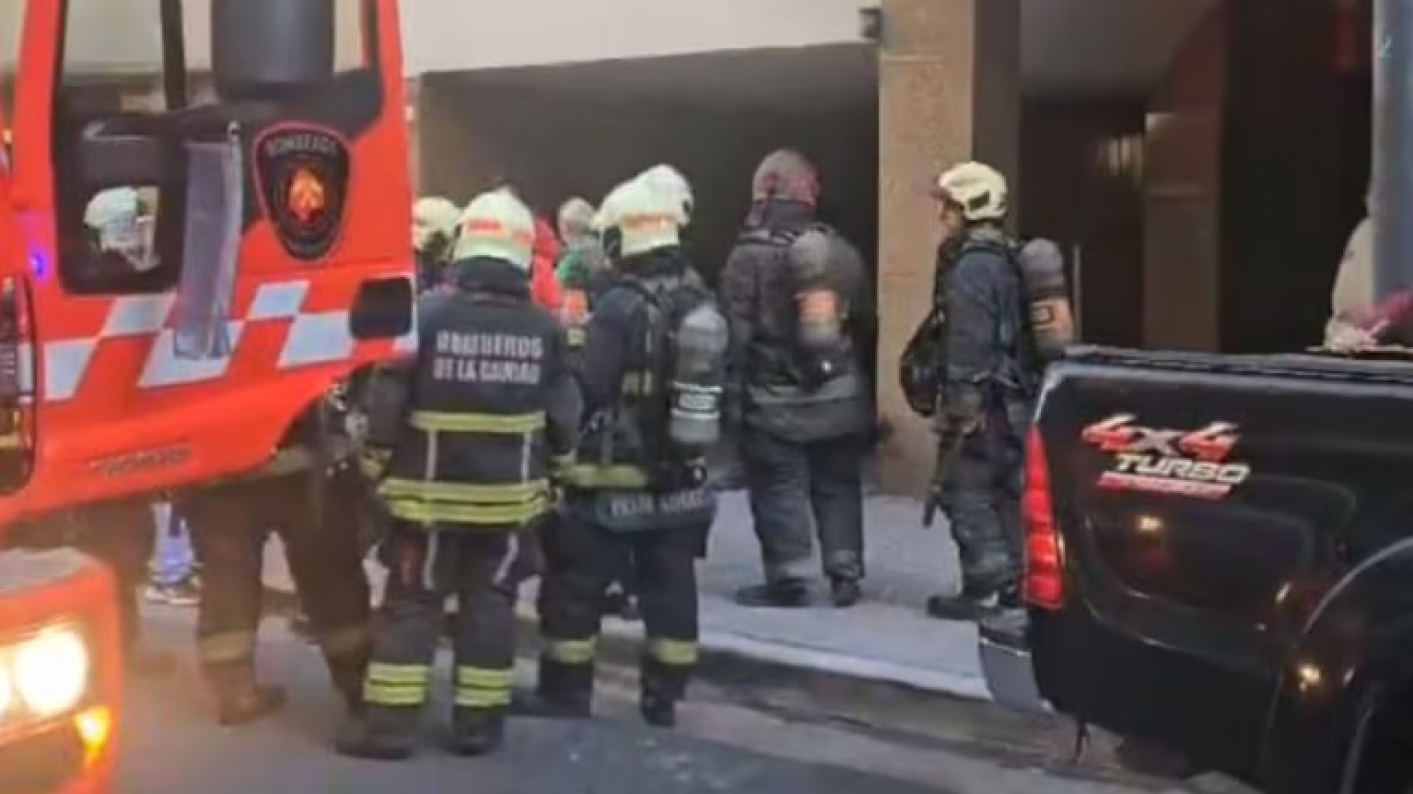 Una mujer de 50 años murió luego de que su departamento se incendiara