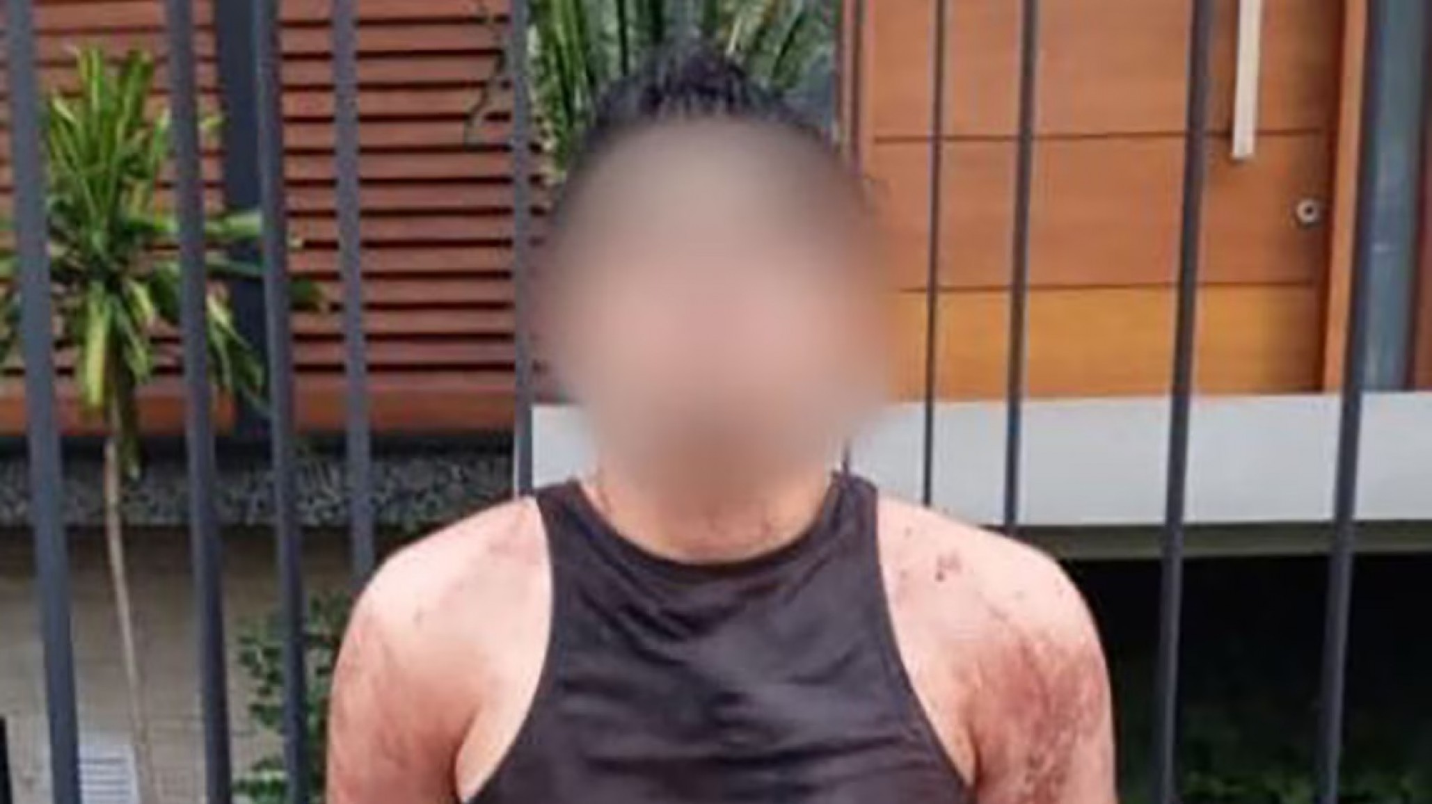 Escena macabra: Discutió con su tío, llamaron a la policía y encontraron los cuerpos de la madre y la abuela del joven