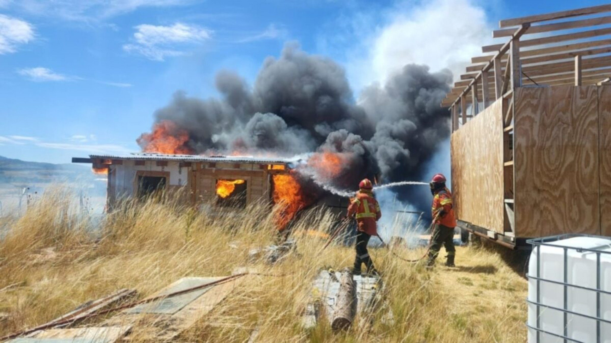 Incendio en Trevelin: Avanza hacia Esquel y RN40