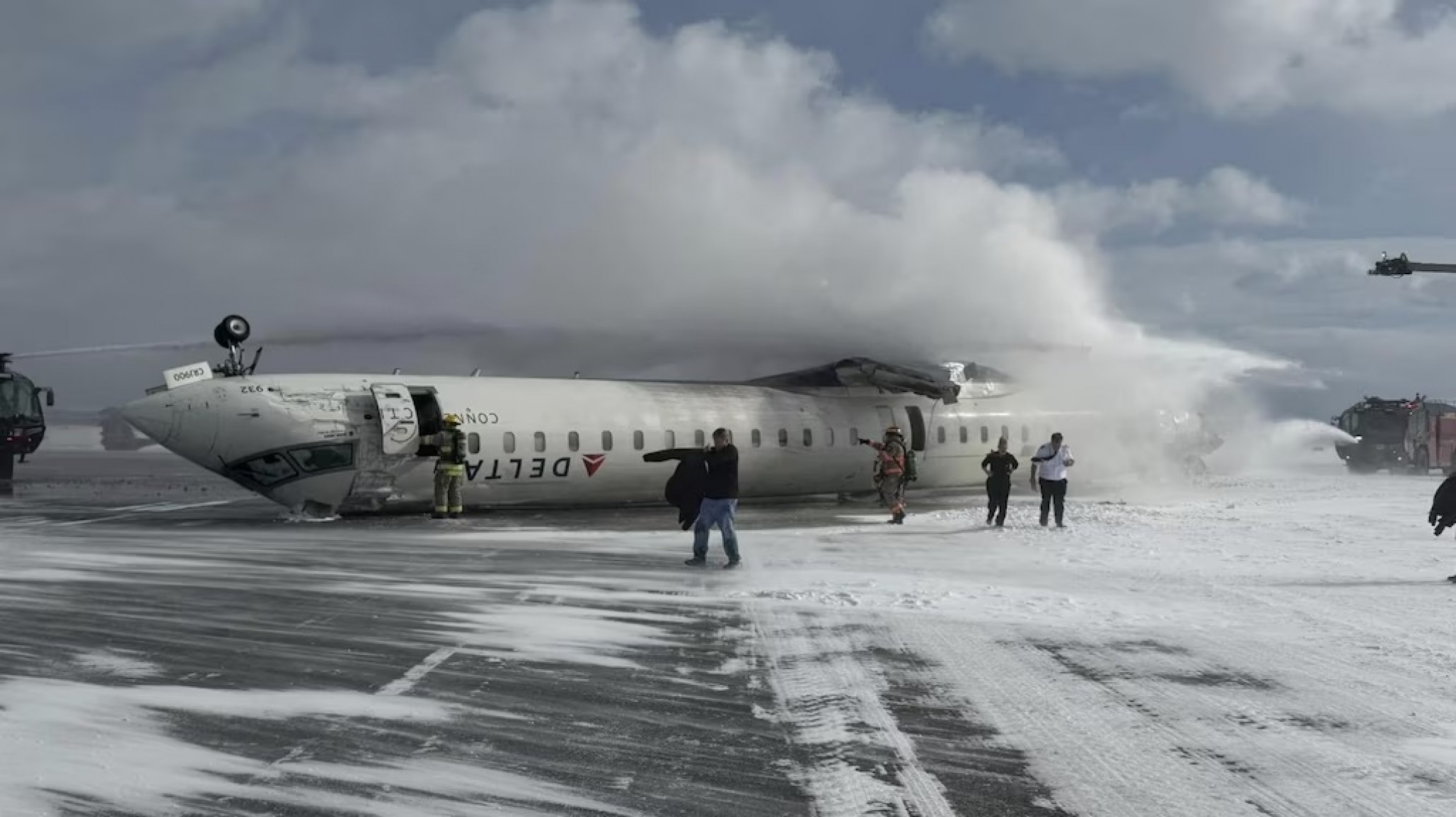 Un avión volcó sobre la pista de aterrizaje y afortunadamente no se registraron muertes