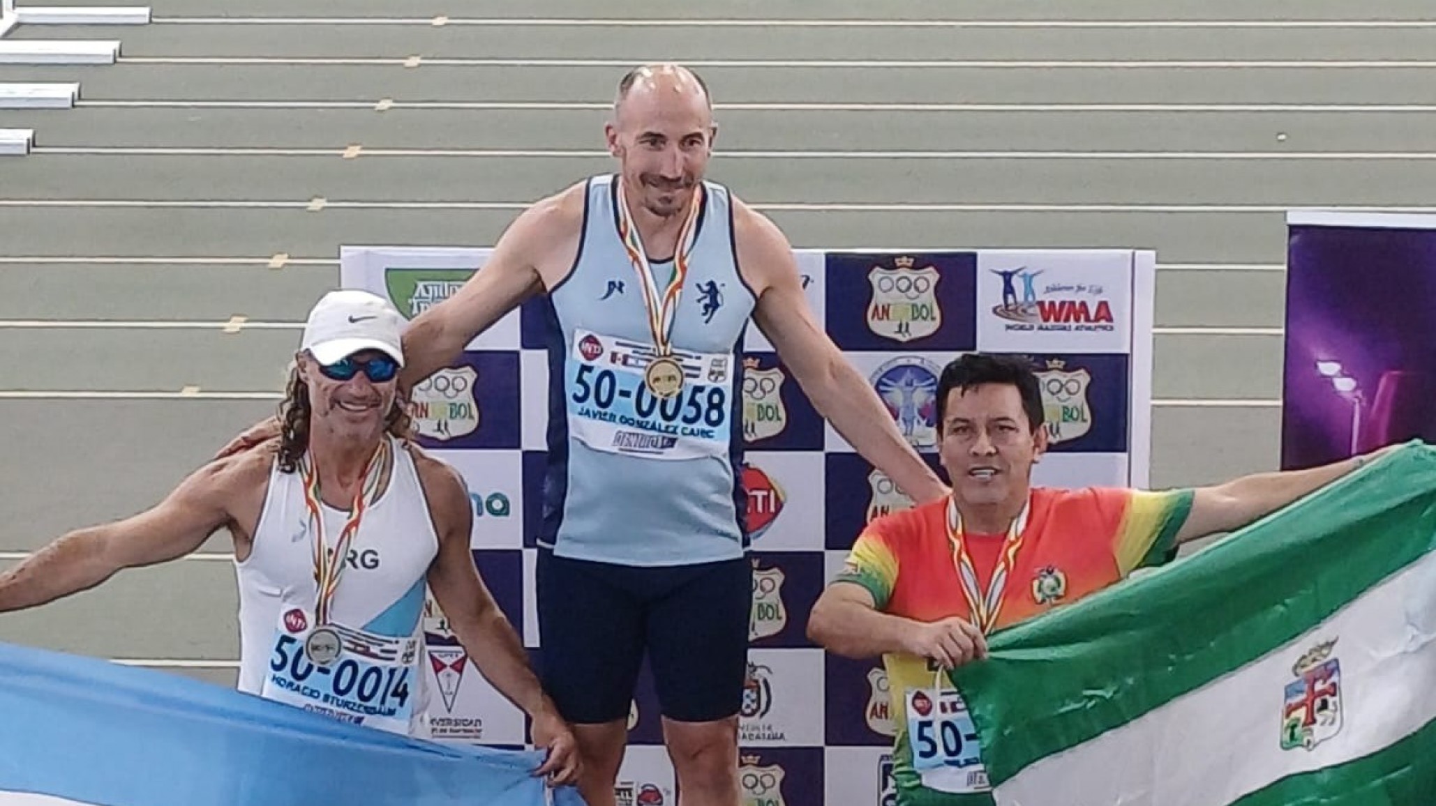 Notable desempeño de Sturzenbaum en el Campeonato Internacional Indoor